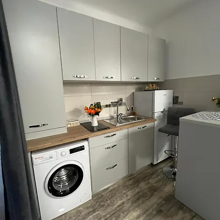 Central Studio Apartment *
